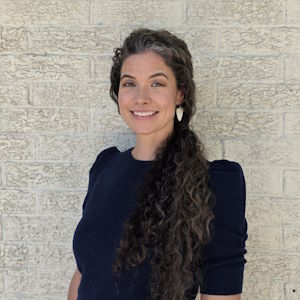 Elise Hernandez Female Chiropractor